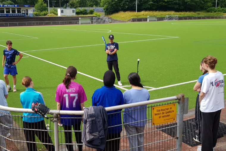 Chipmunks und Rhinos werben für den Baseball-Sport